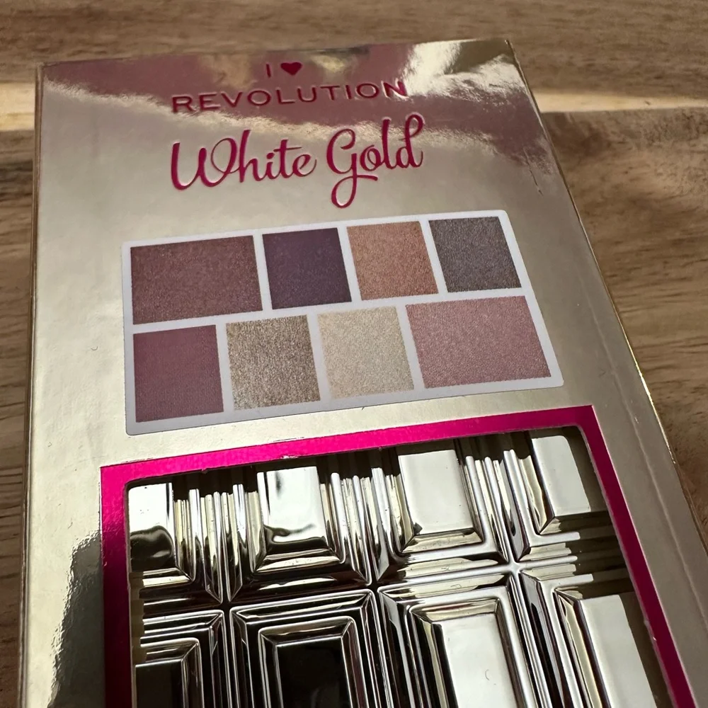 I Heart Revolution White Gold Mini Chocolate Eyeshadow Palette